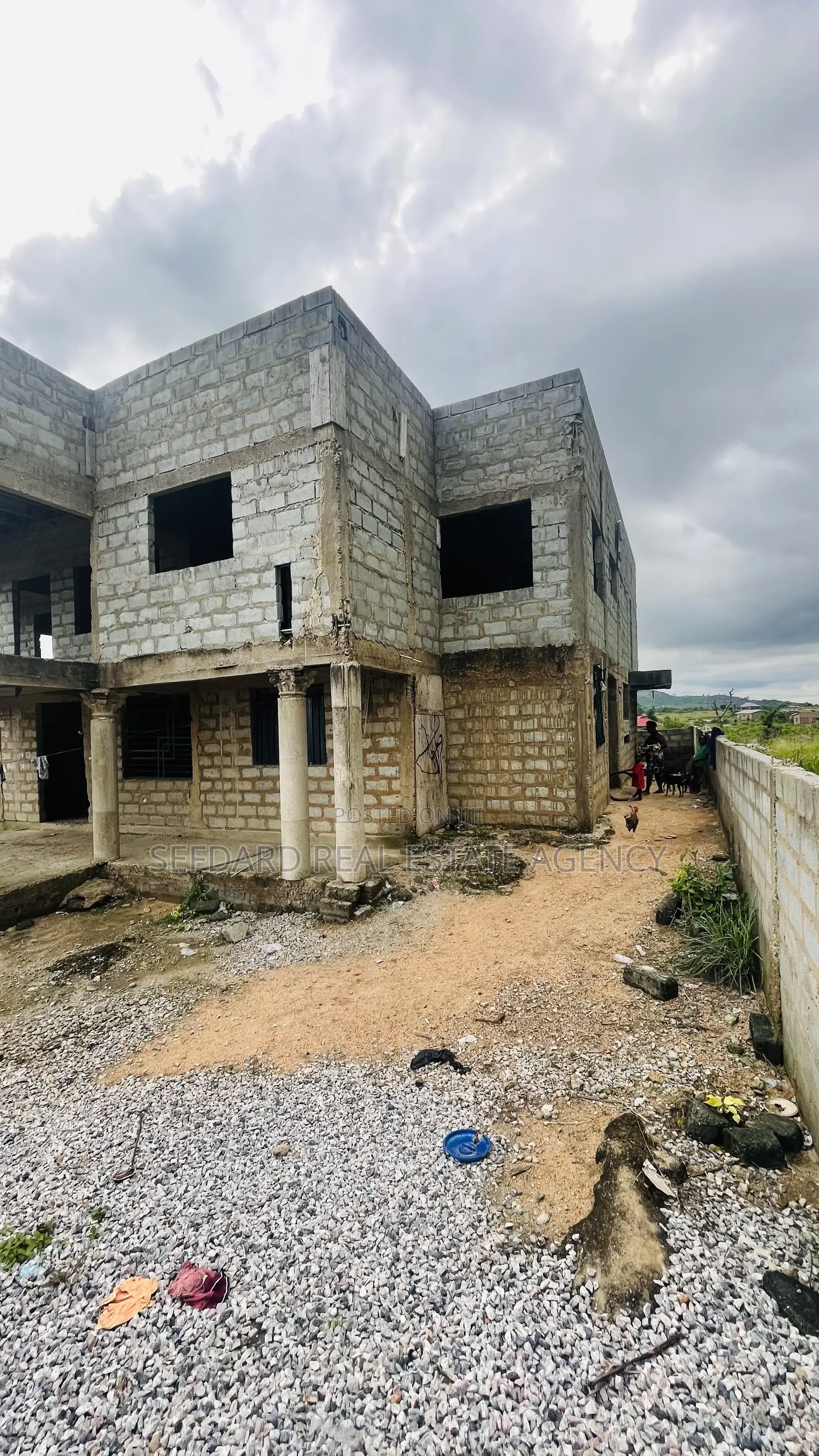 9bdrm House in Sefdard Properties, Amasaman for sale