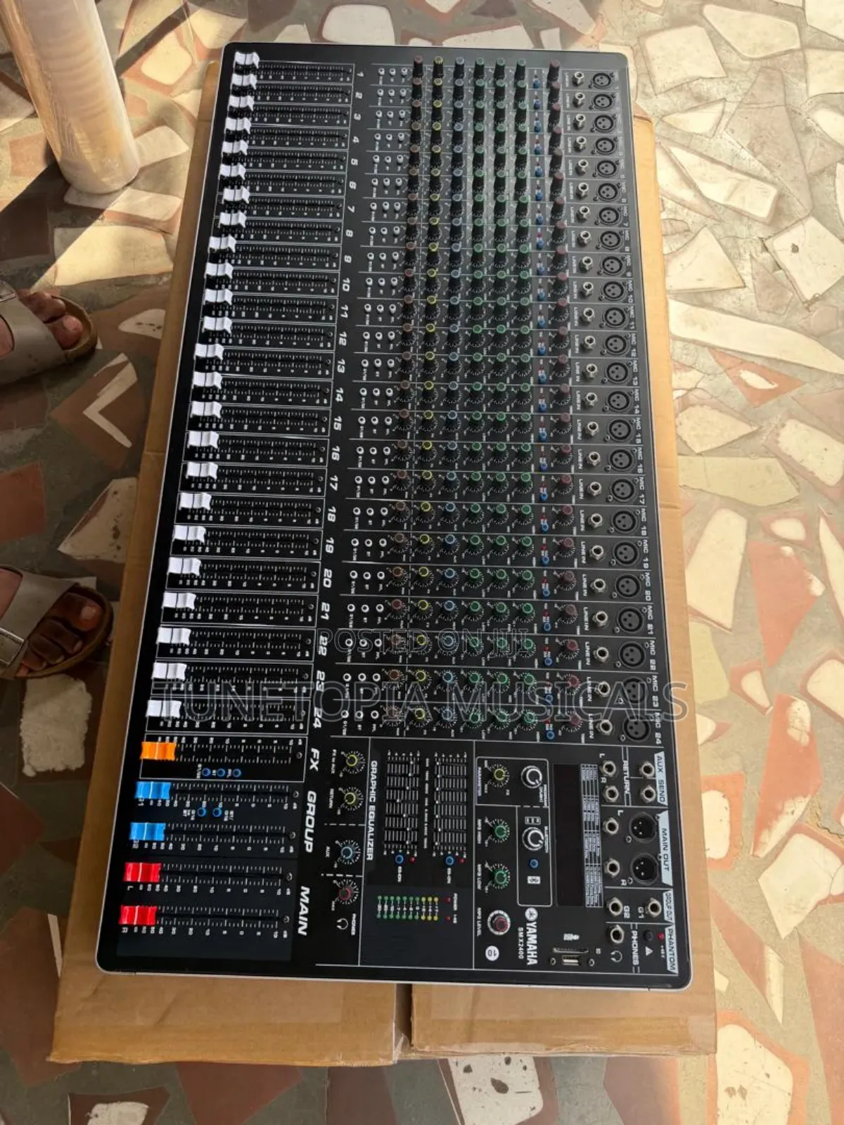 Yamaha SMX-2400 Professional 24-Channel Analog Mixer
