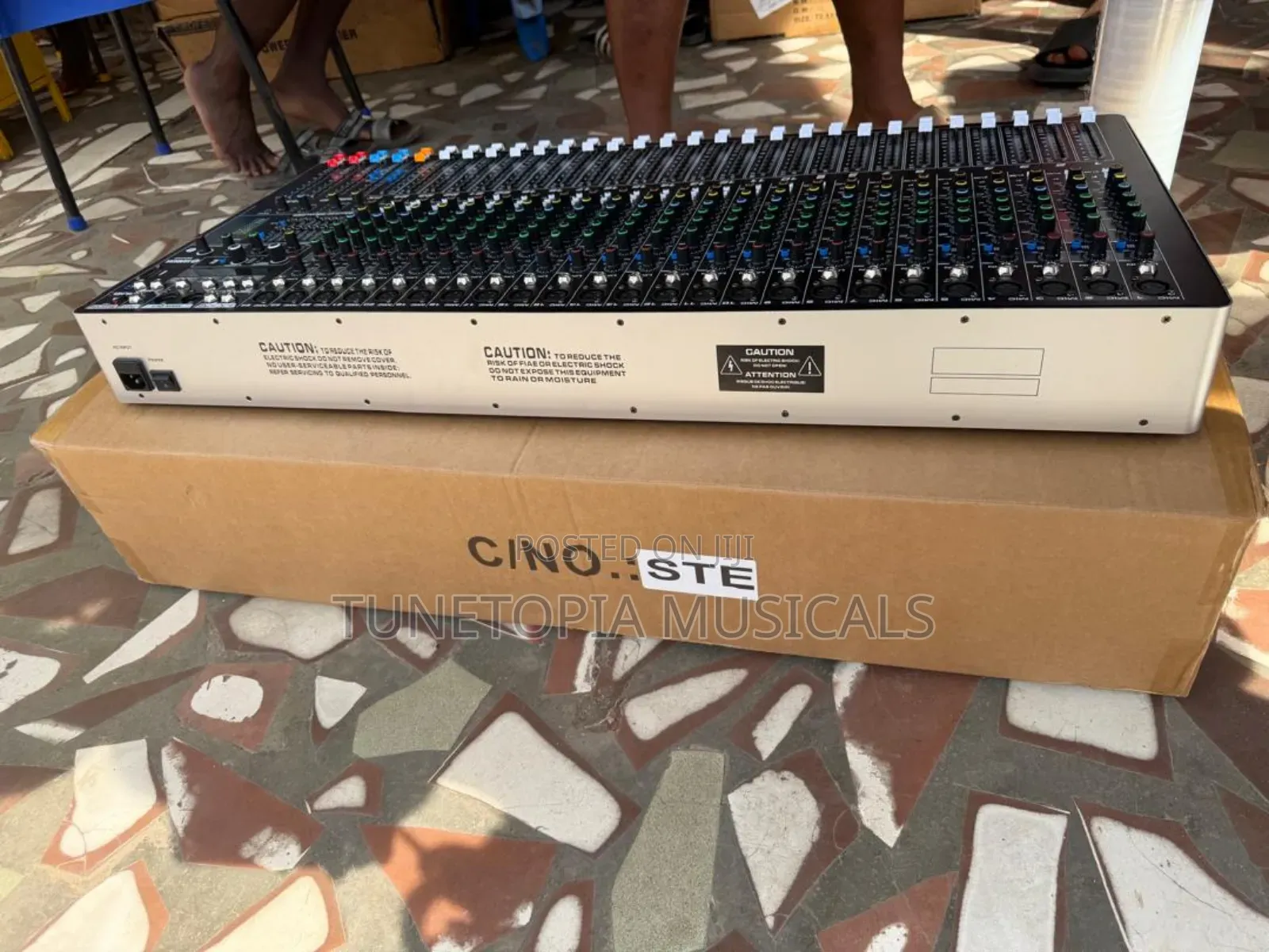 Yamaha SMX-2400 Professional 24-Channel Analog Mixer