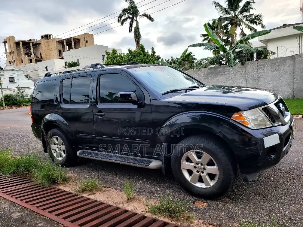 Nissan Pathfinder SE 2009 Black