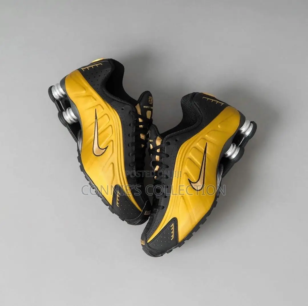 Nike Shox R4 Sneakers