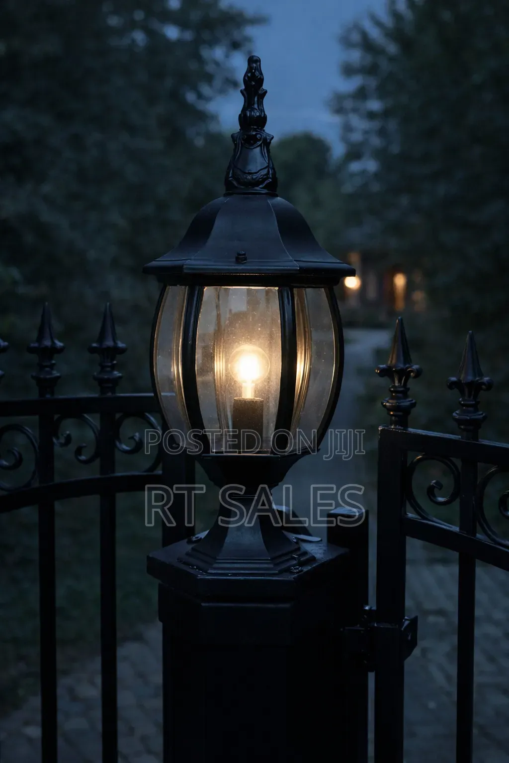 Black Waterproof E27 Gate Light.
