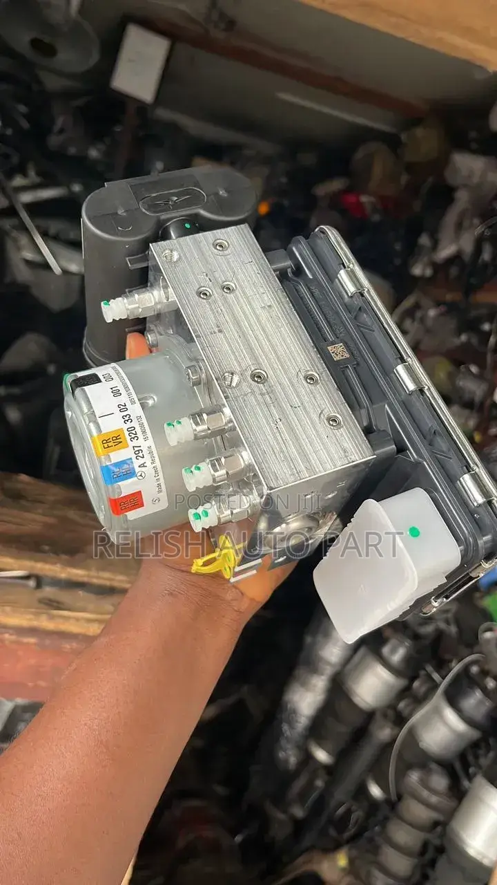 Mercedes-Benz Air Suspension Compressor Pump.