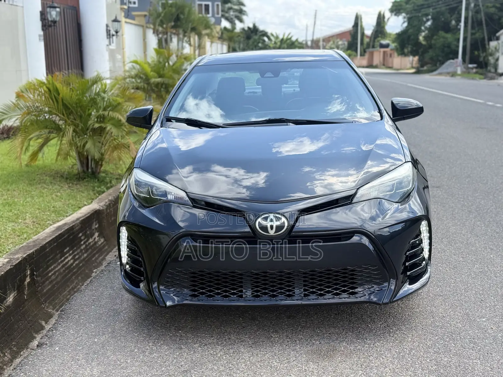 Toyota Corolla XLE (1.8L 4cyl 2A) 2018 Black