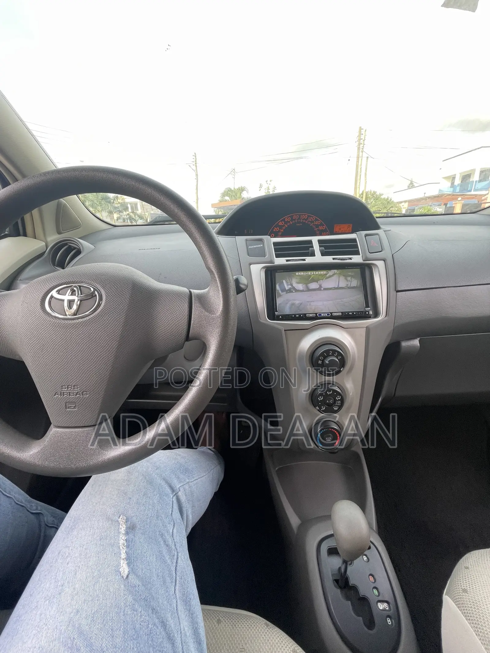 Toyota Vitz 2010 Silver