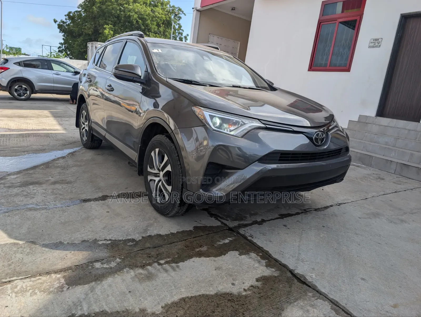 Toyota RAV4 LE 4dr SUV AWD (2.5L 4cyl 6A) 2018 Gray