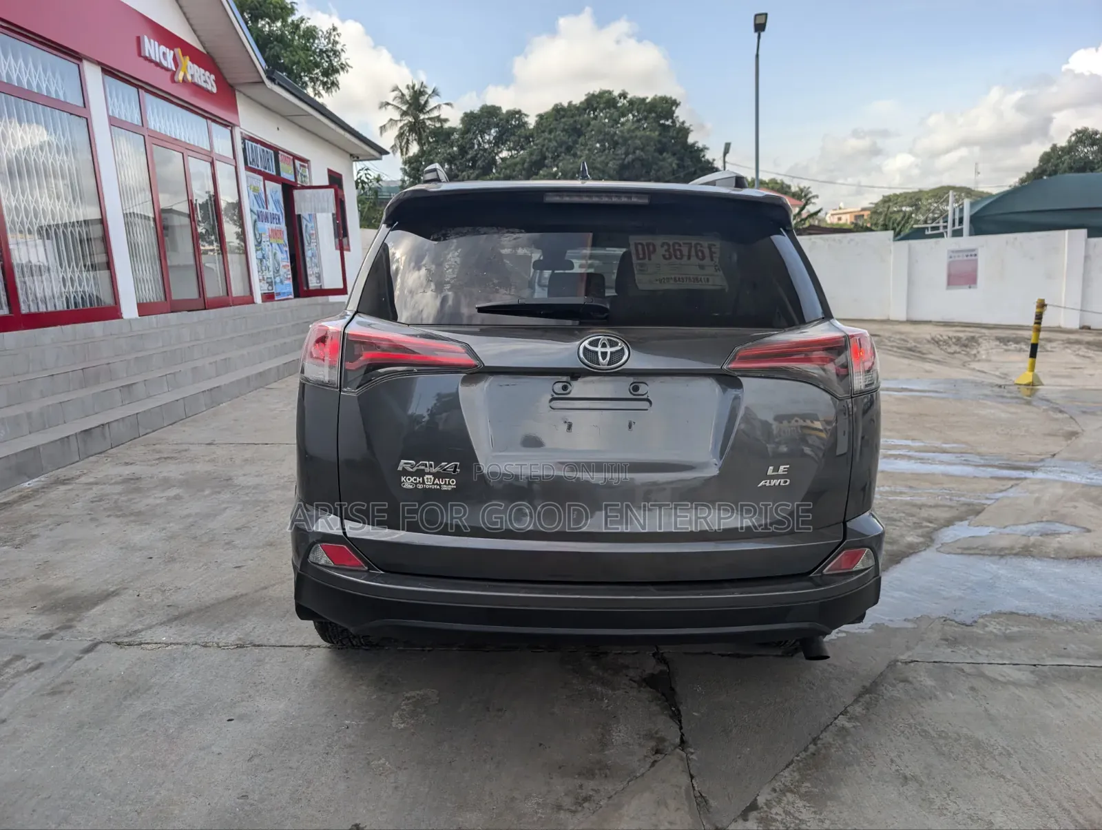 Toyota RAV4 LE 4dr SUV AWD (2.5L 4cyl 6A) 2018 Gray