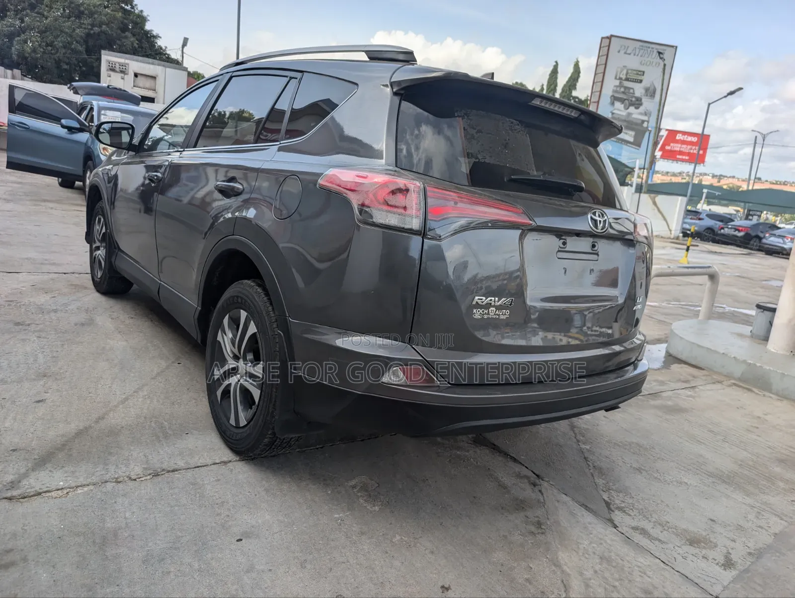 Toyota RAV4 LE 4dr SUV AWD (2.5L 4cyl 6A) 2018 Gray