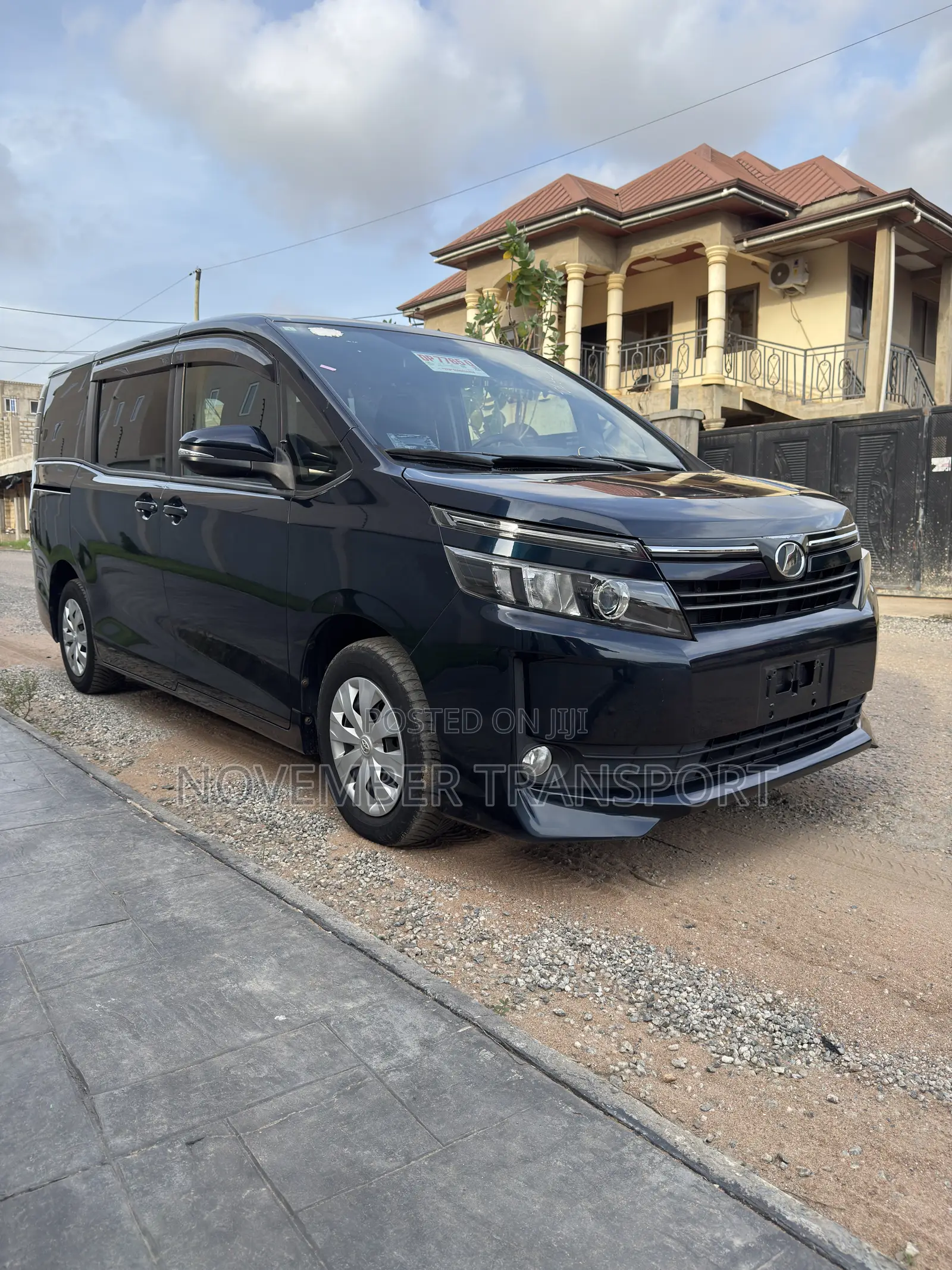 Toyota Voxy 2015