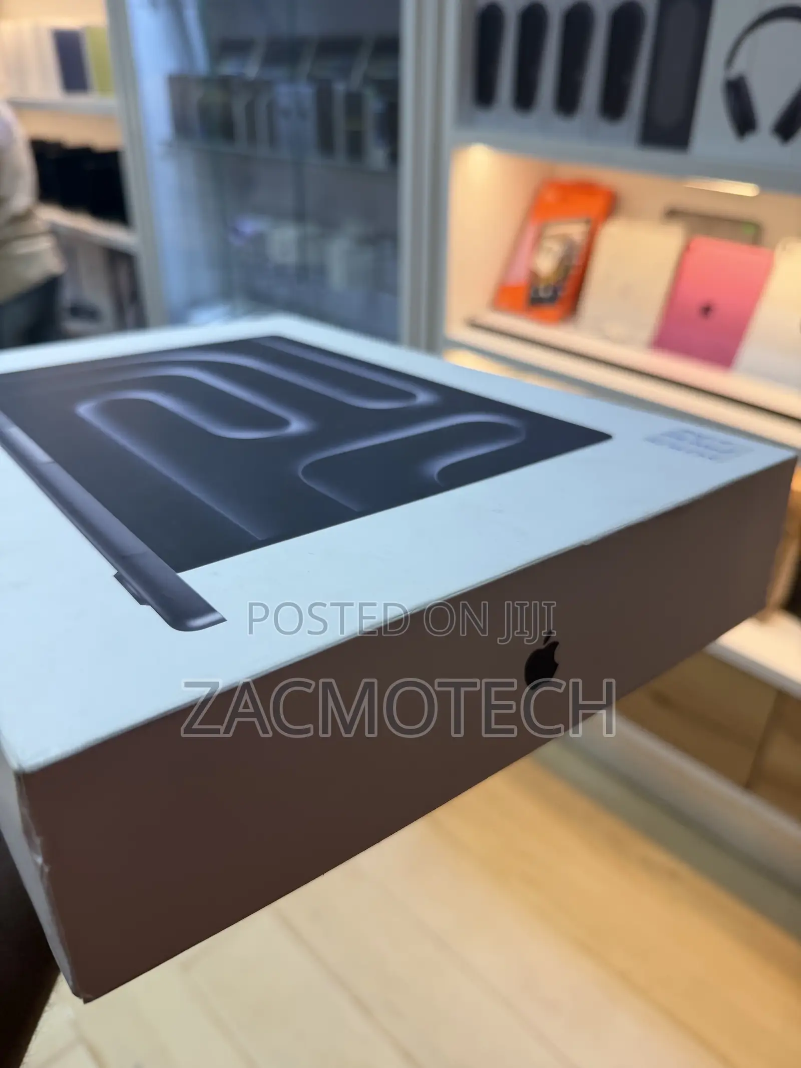 New Laptop Apple MacBook Pro 2025 M5 24GB Apple M5 SSD 1T