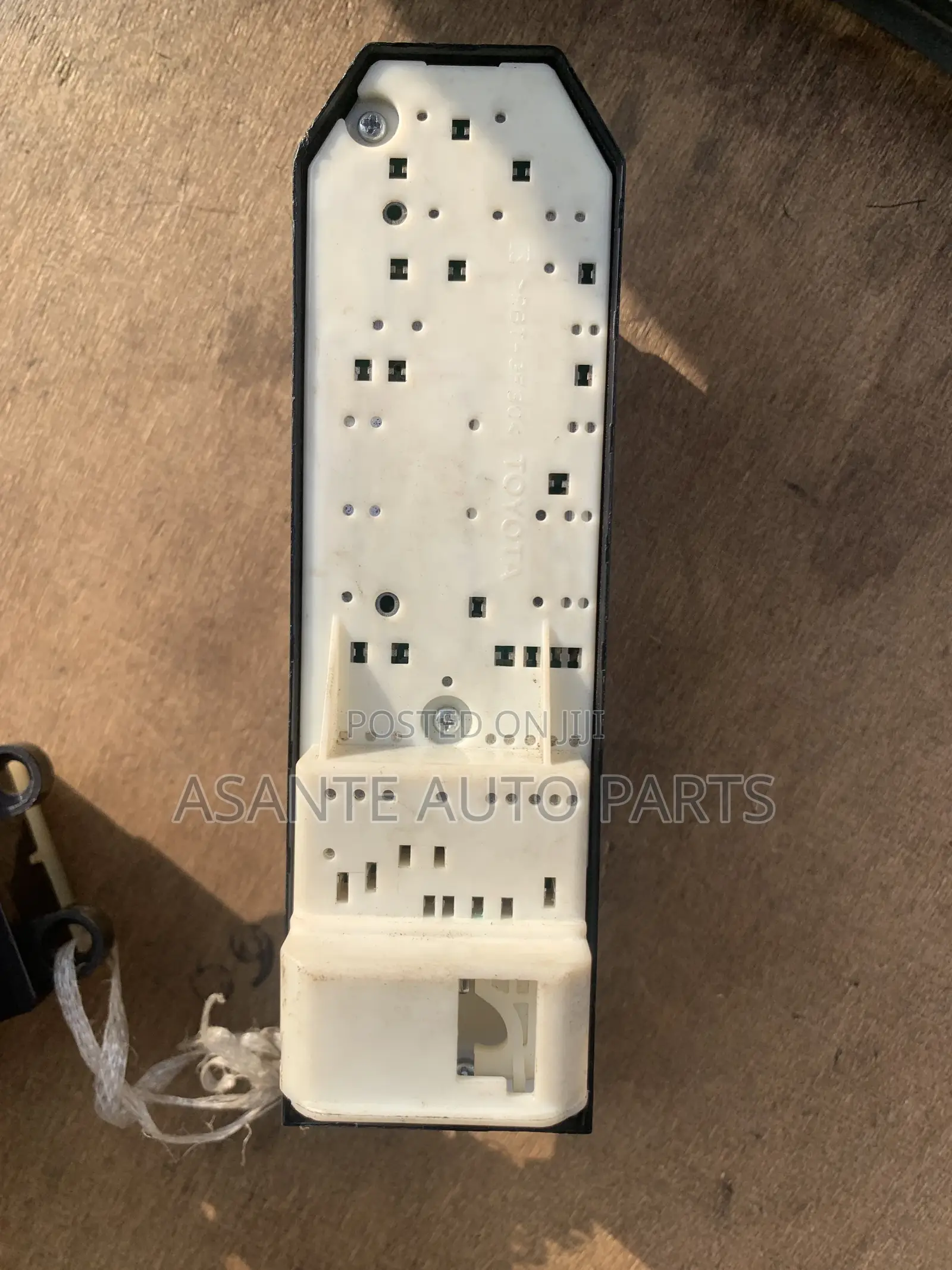 Toyota Vitz Door Switch