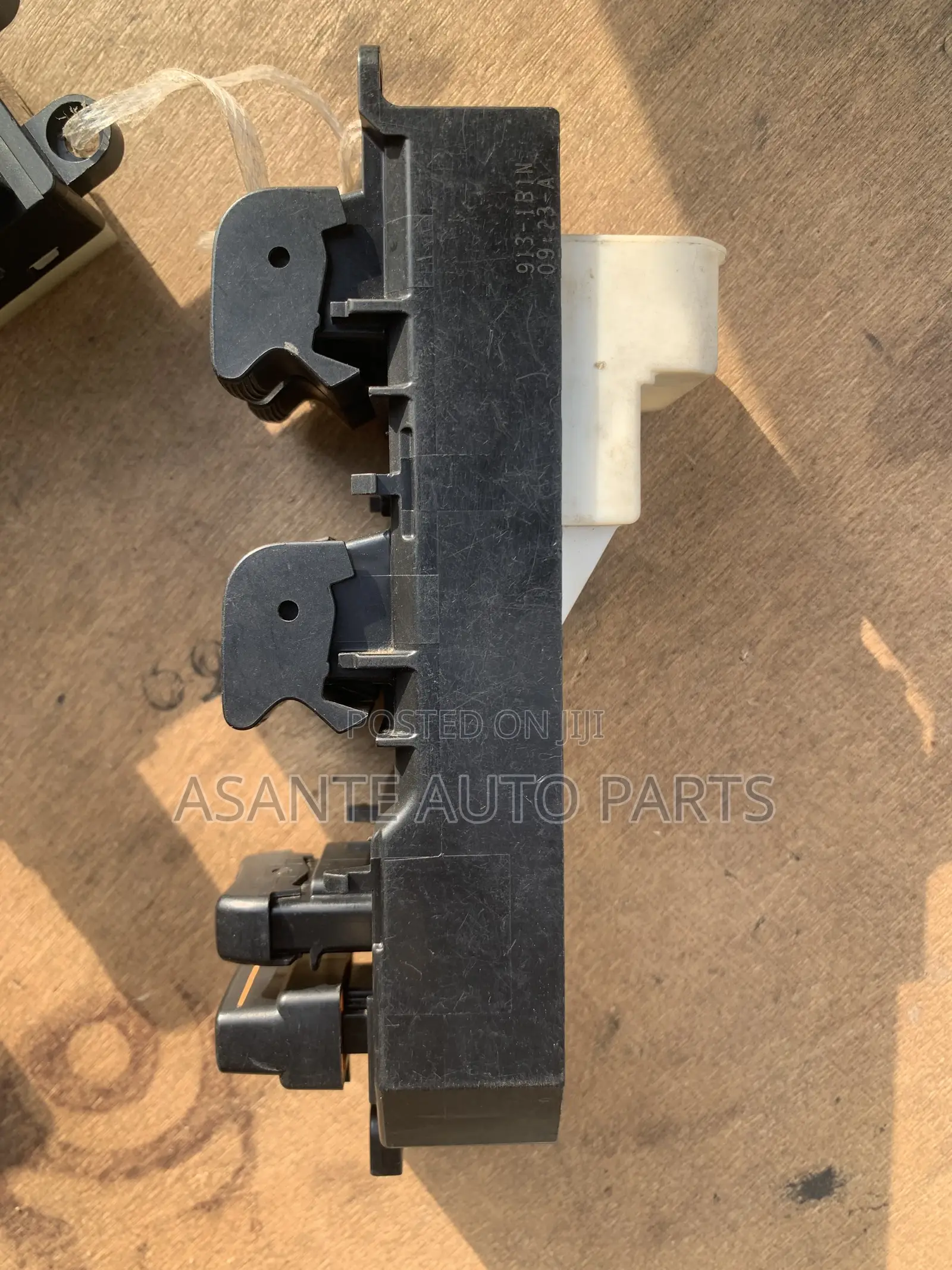 Toyota Vitz Door Switch