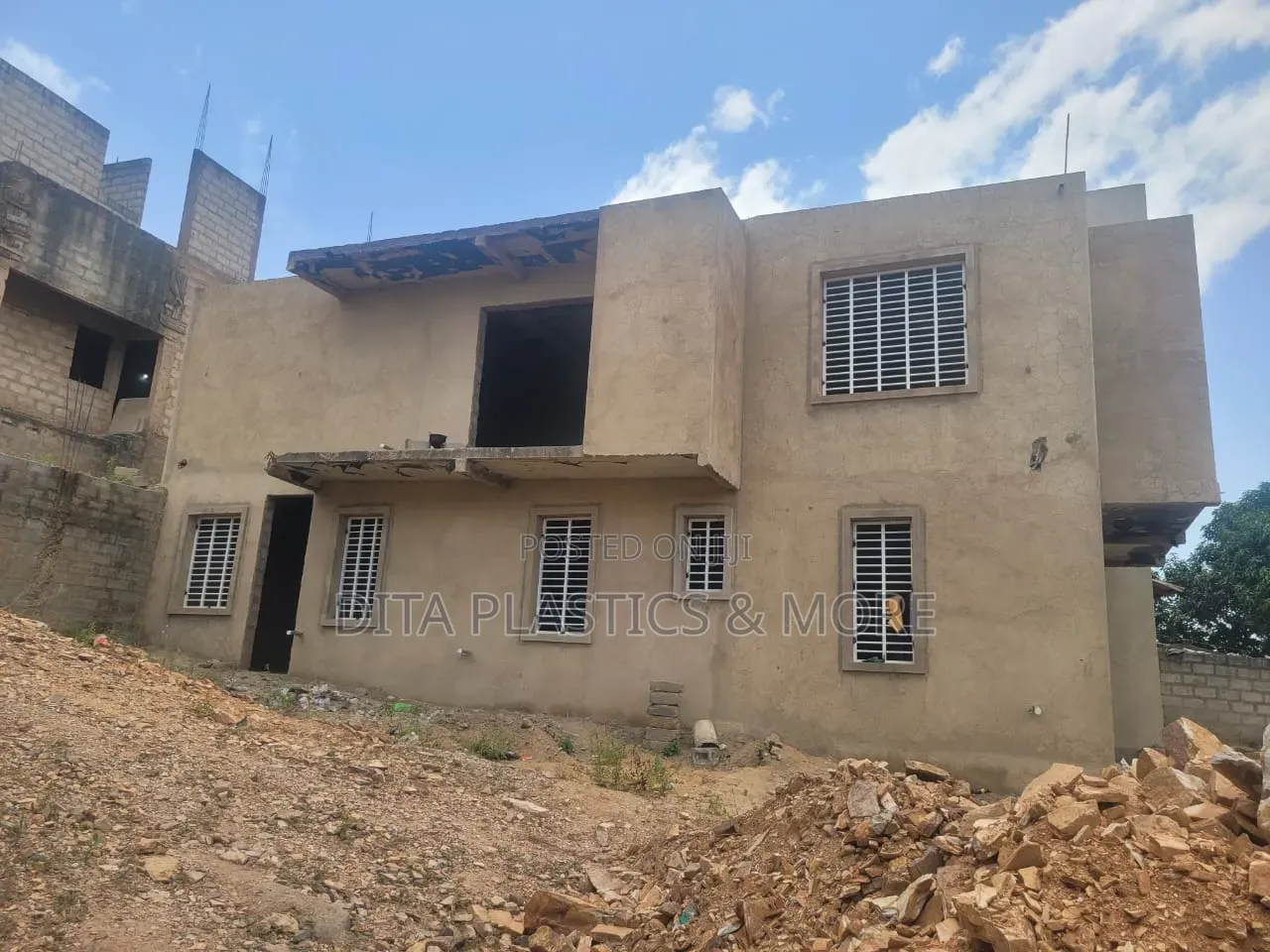 5bdrm House in Accra Metropolitan for sale