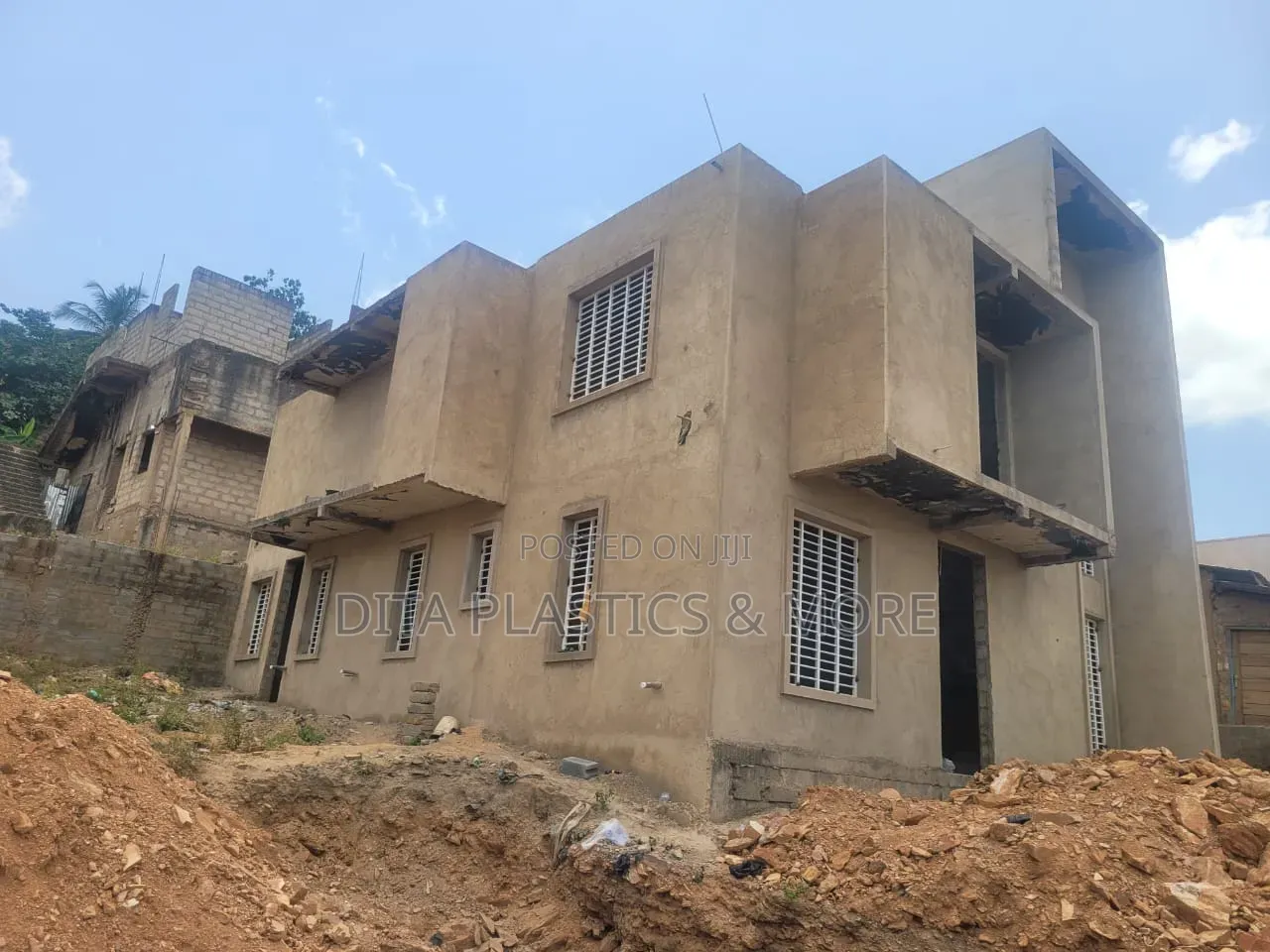 5bdrm House in Accra Metropolitan for sale