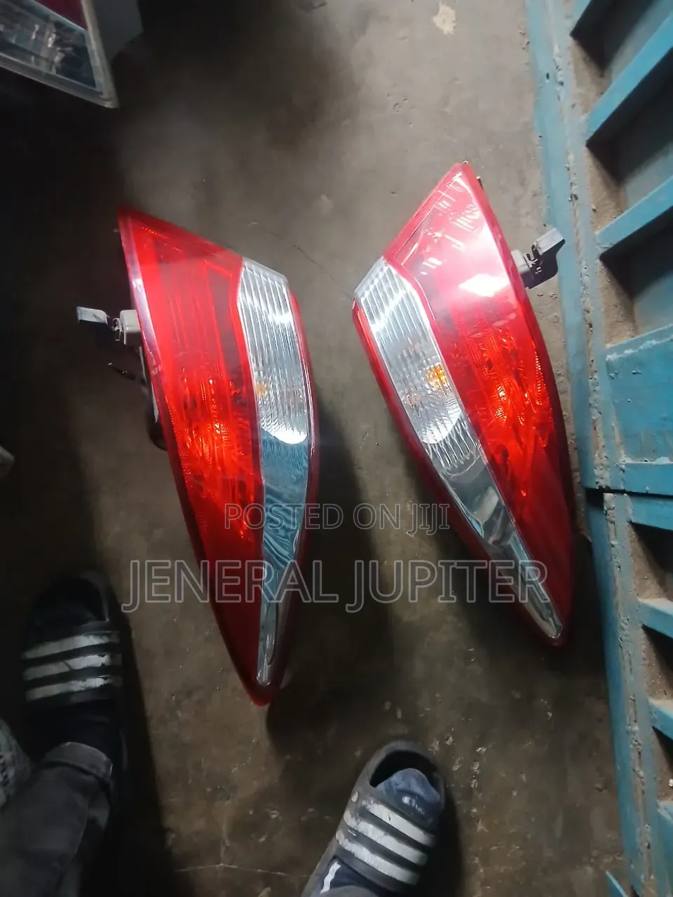 Toyota Camry 2015-2017 Tail Light Pair.