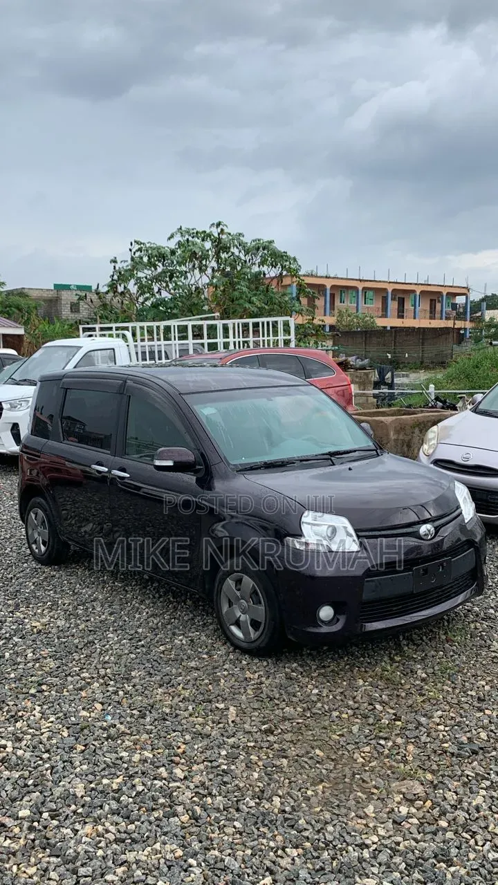 Toyota Sienta 2013 Black