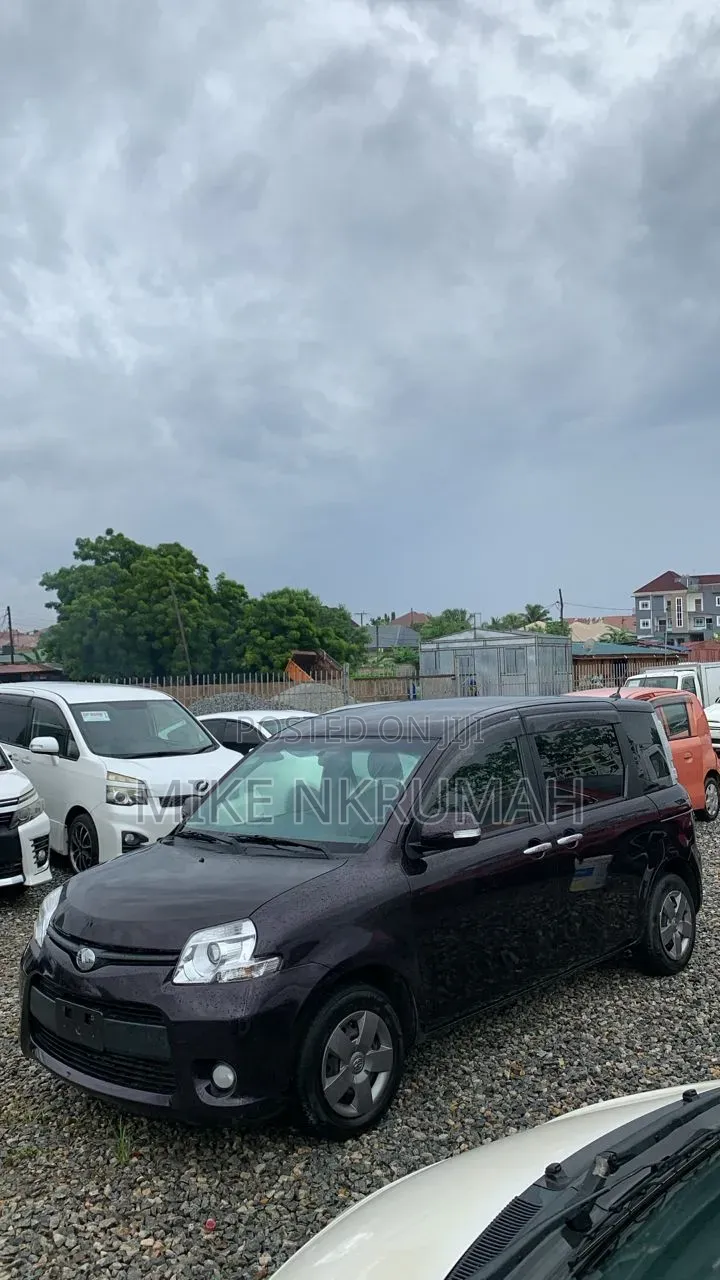 Toyota Sienta 2013 Black