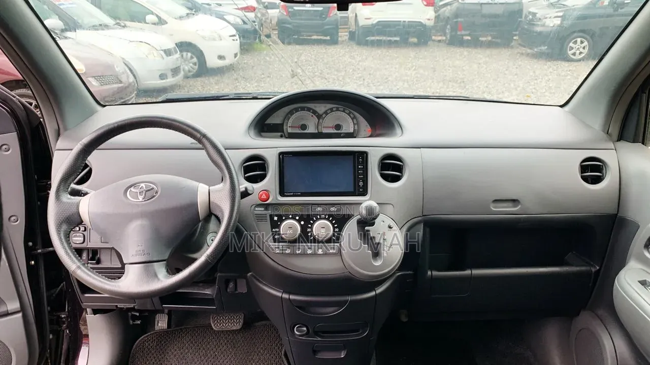 Toyota Sienta 2013 Black