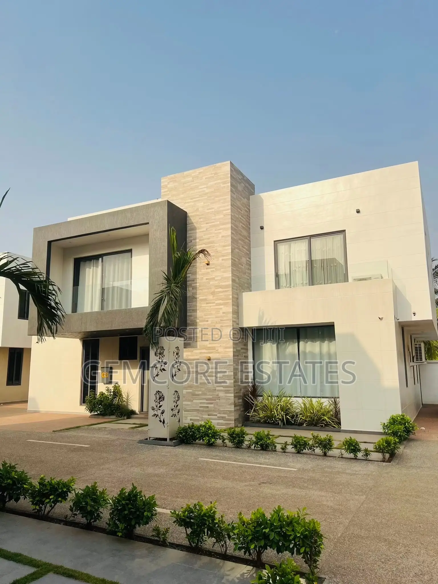4bdrm House in School Junction, Ashaley Botwe for sale