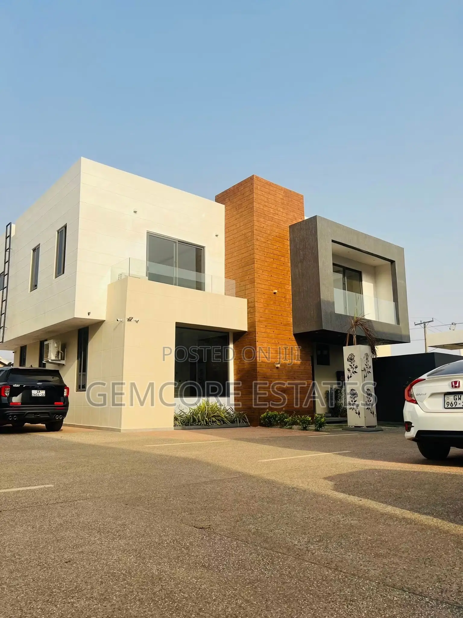 4bdrm House in School Junction, Ashaley Botwe for sale