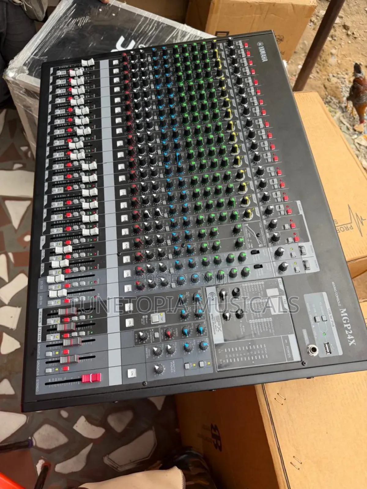 Yamaha Mgp24x 24-Channel Mixer With 16 Studio-Grade D-Pre Mic Preamps