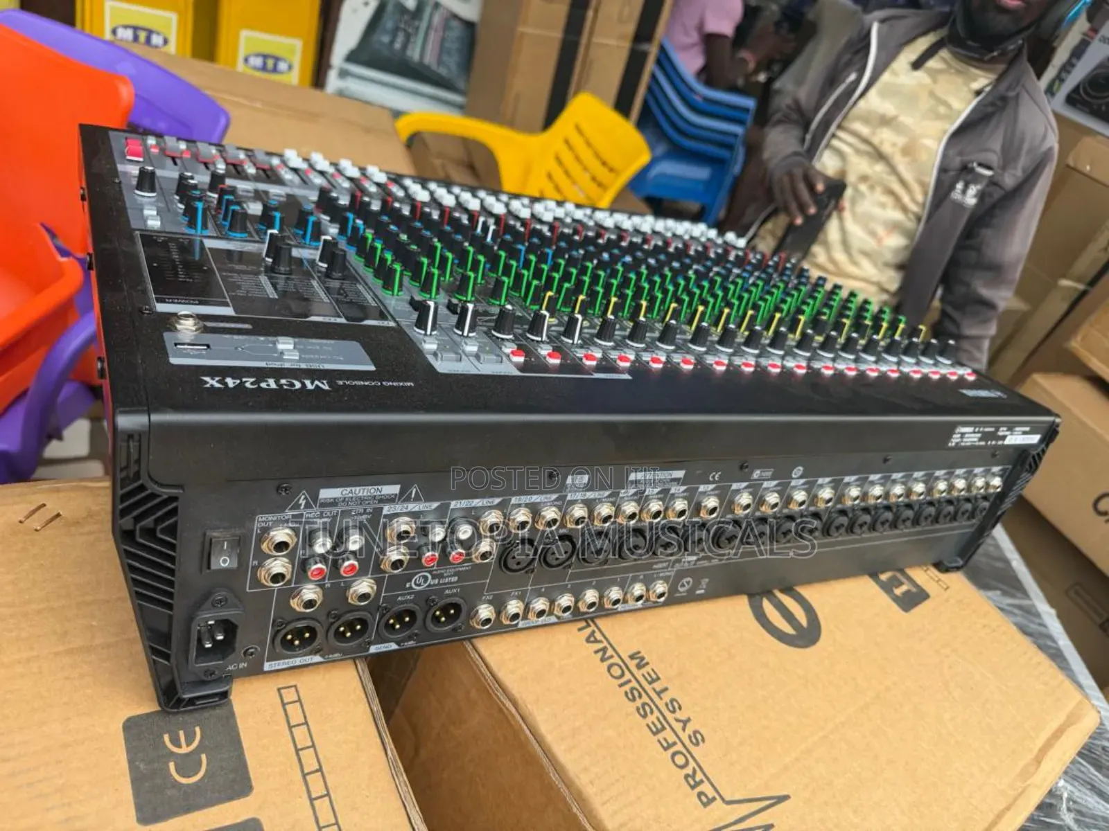 Yamaha Mgp24x 24-Channel Mixer With 16 Studio-Grade D-Pre Mic Preamps