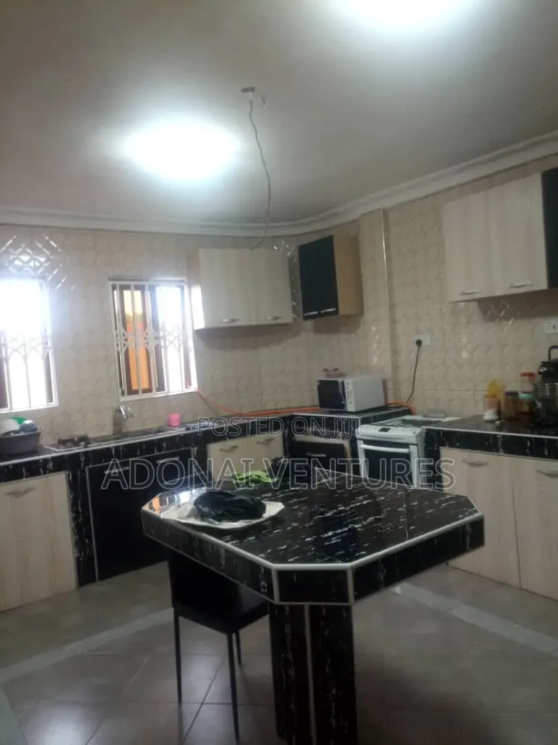 7bdrm House in Tech Anwomaso, Kumasi Metropolitan for sale