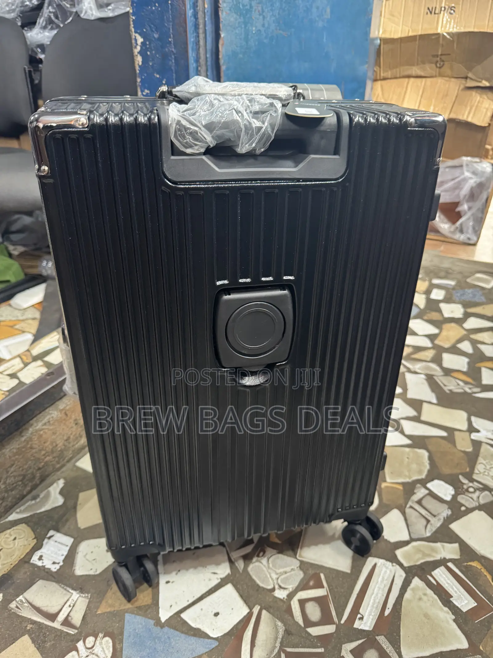 Premium Quality Aluminum Frame 24 Inches Single Medium Size Bag.