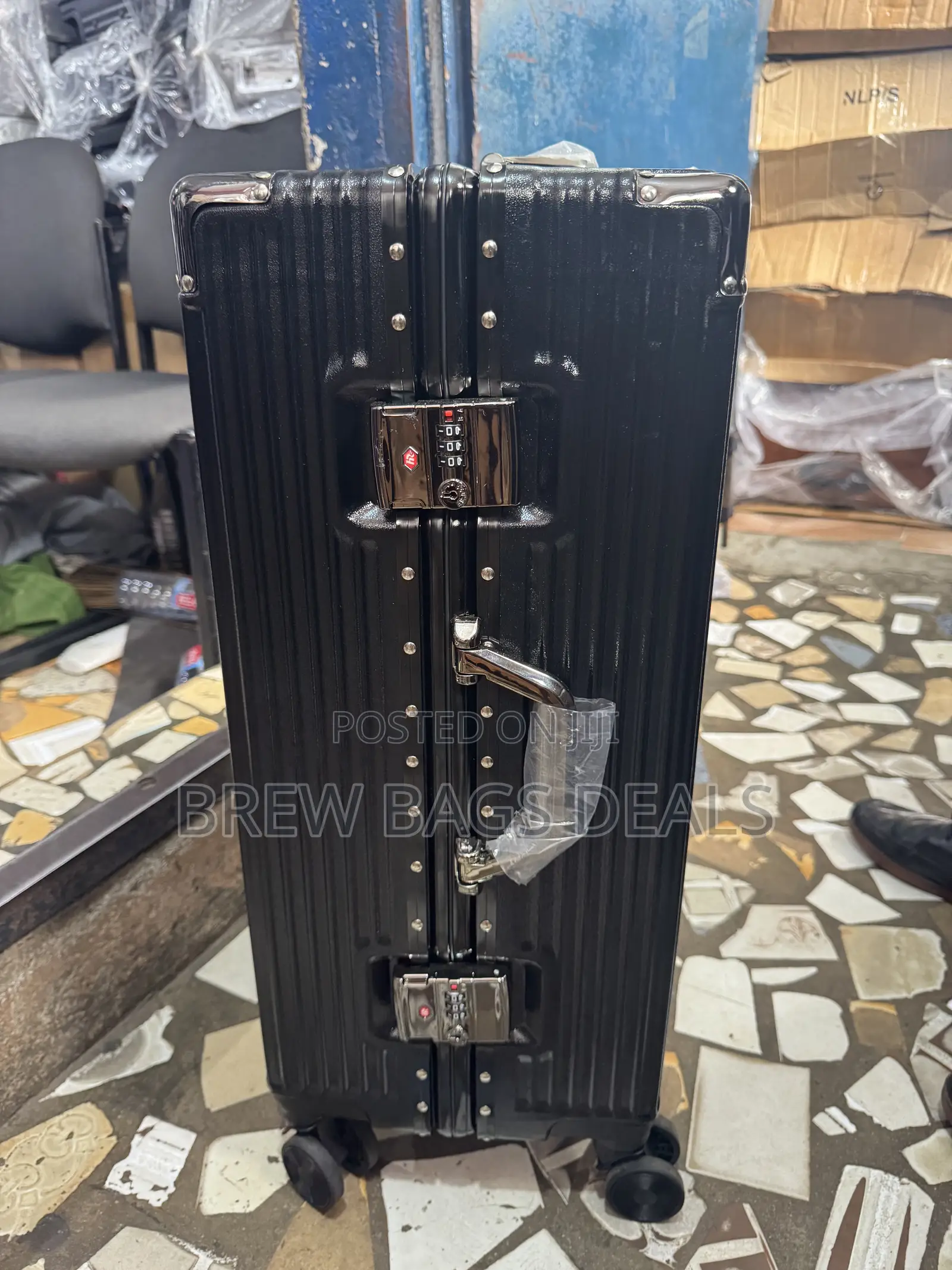 Premium Quality Aluminum Frame 24 Inches Single Medium Size Bag.
