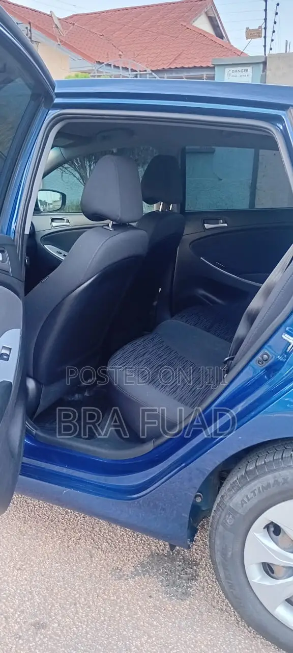 Hyundai Accent SE Hatchback 2016 Blue