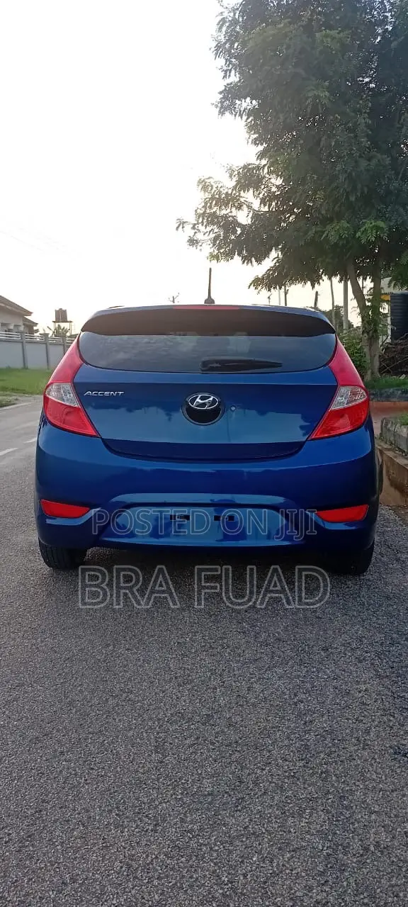 Hyundai Accent SE Hatchback 2016 Blue