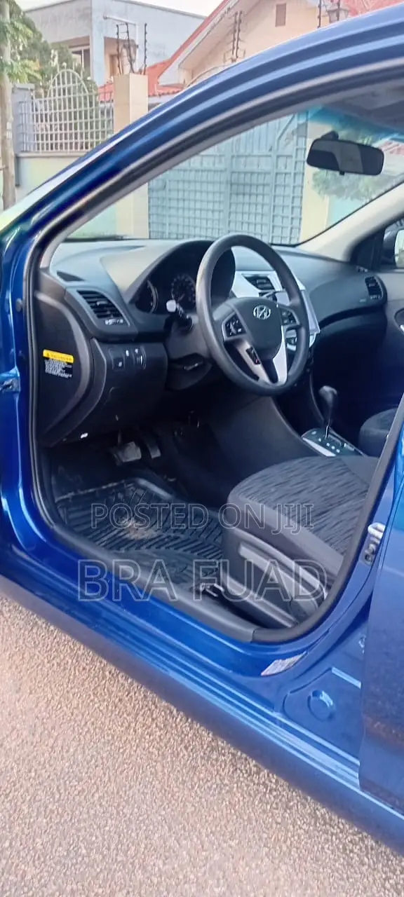 Hyundai Accent SE Hatchback 2016 Blue