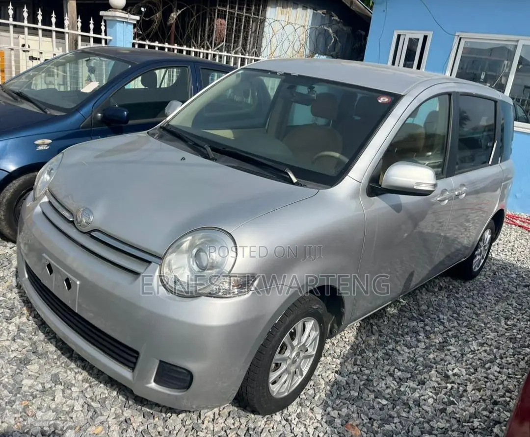 Toyota Sienta 2014 Gray