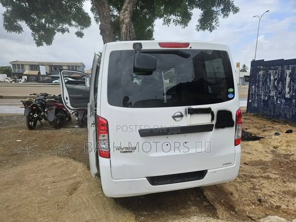 Nissan Caravan (Urvan) 2012 White