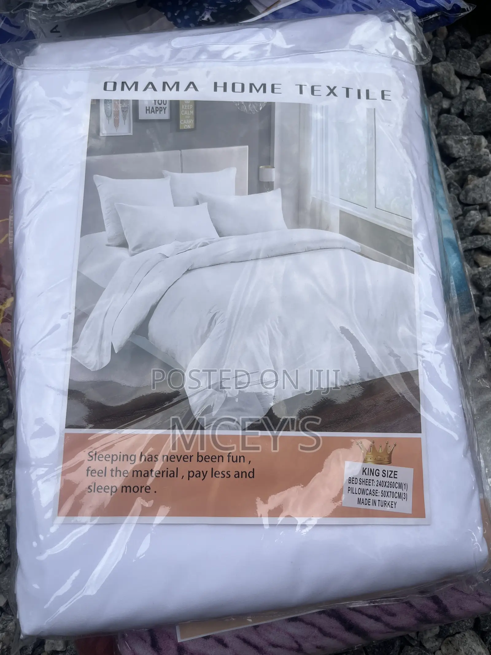 White Bedsheet: 4pcs 1 Bedsheet 3 Pillows Cases