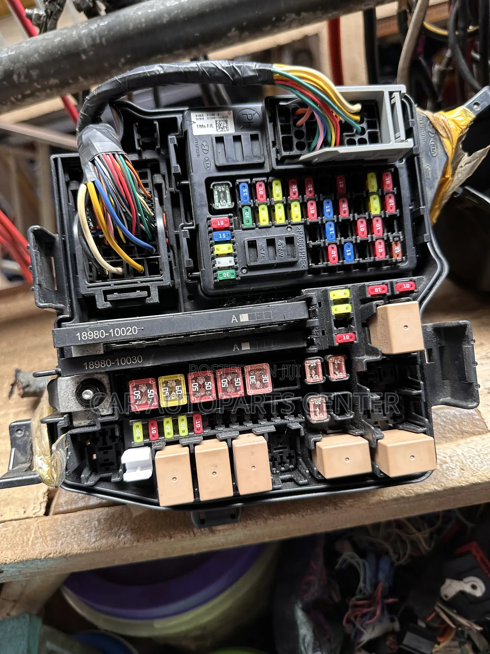 Hyundai Santa Fe 2021-23 Engine Fusebox