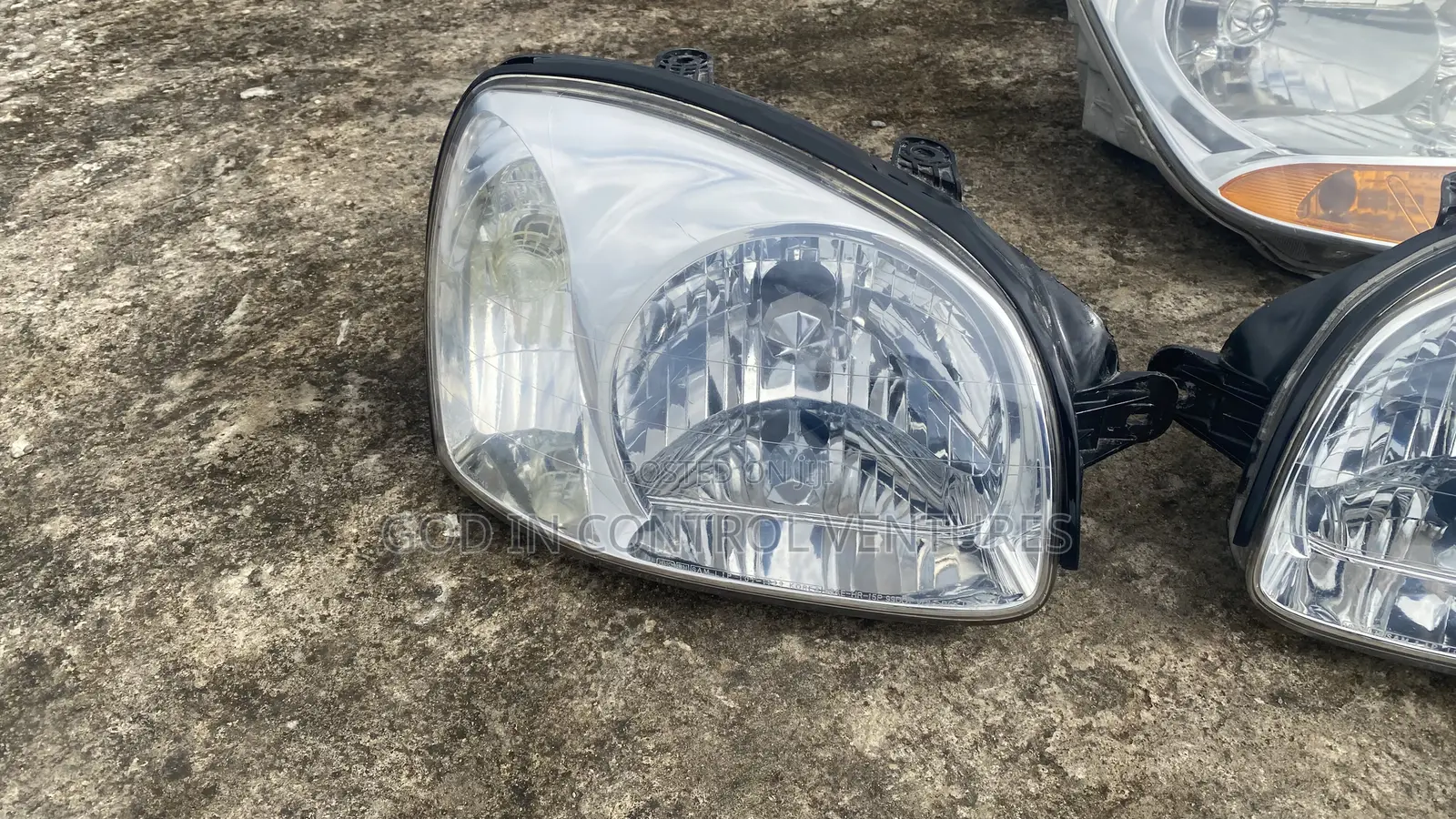 Hyundai Santa Fe 2002 Headlight