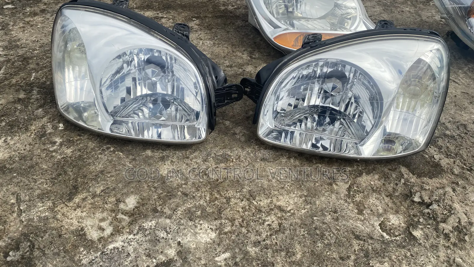 Hyundai Santa Fe 2002 Headlight