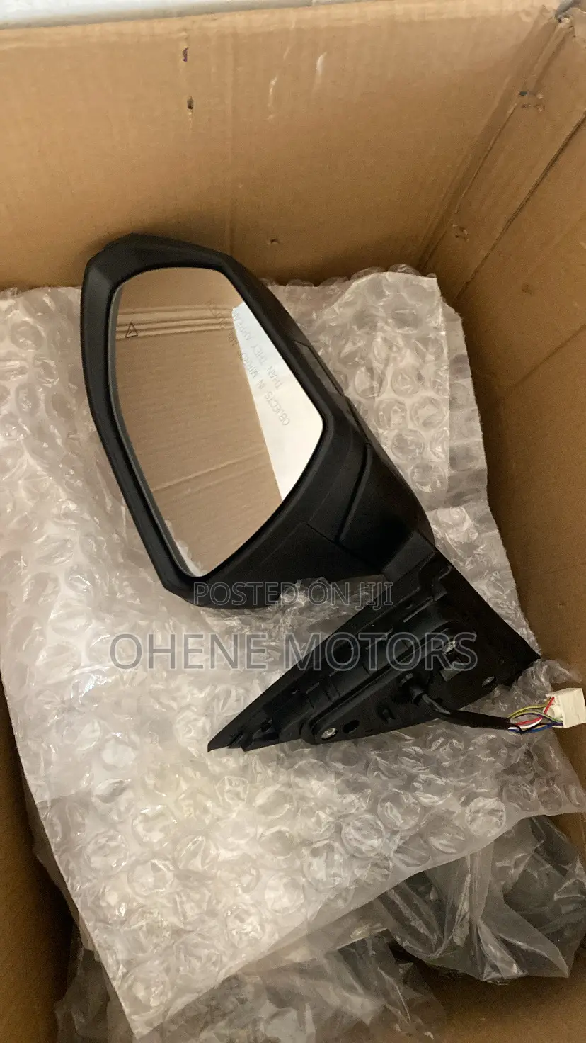 Hyundai Tucson 2023 Right Side Mirror With Sensor and Light Available