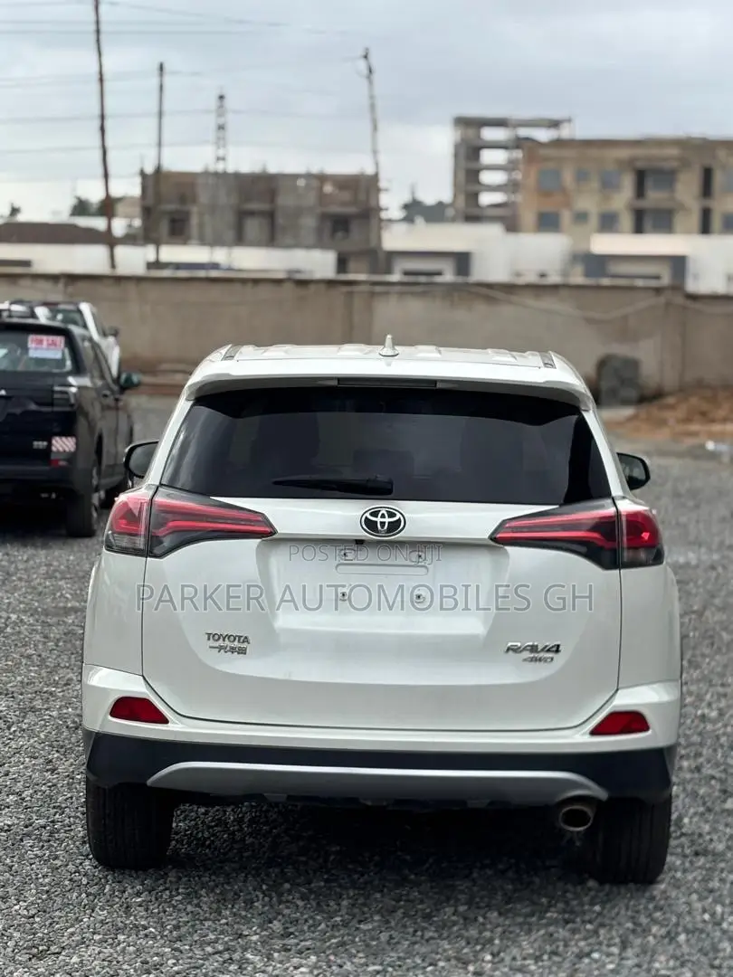 Toyota RAV4 Limited AWD (2.5L 4cyl 6A) 2017 White