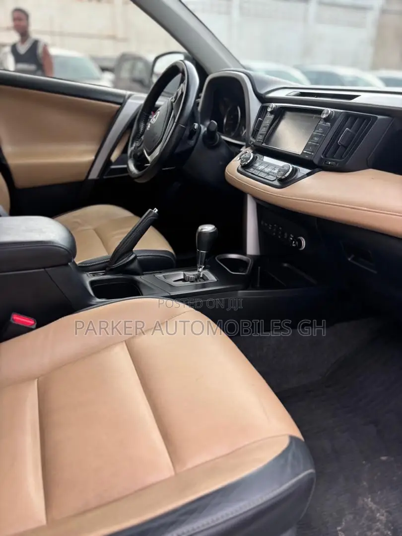 Toyota RAV4 Limited AWD (2.5L 4cyl 6A) 2017 White