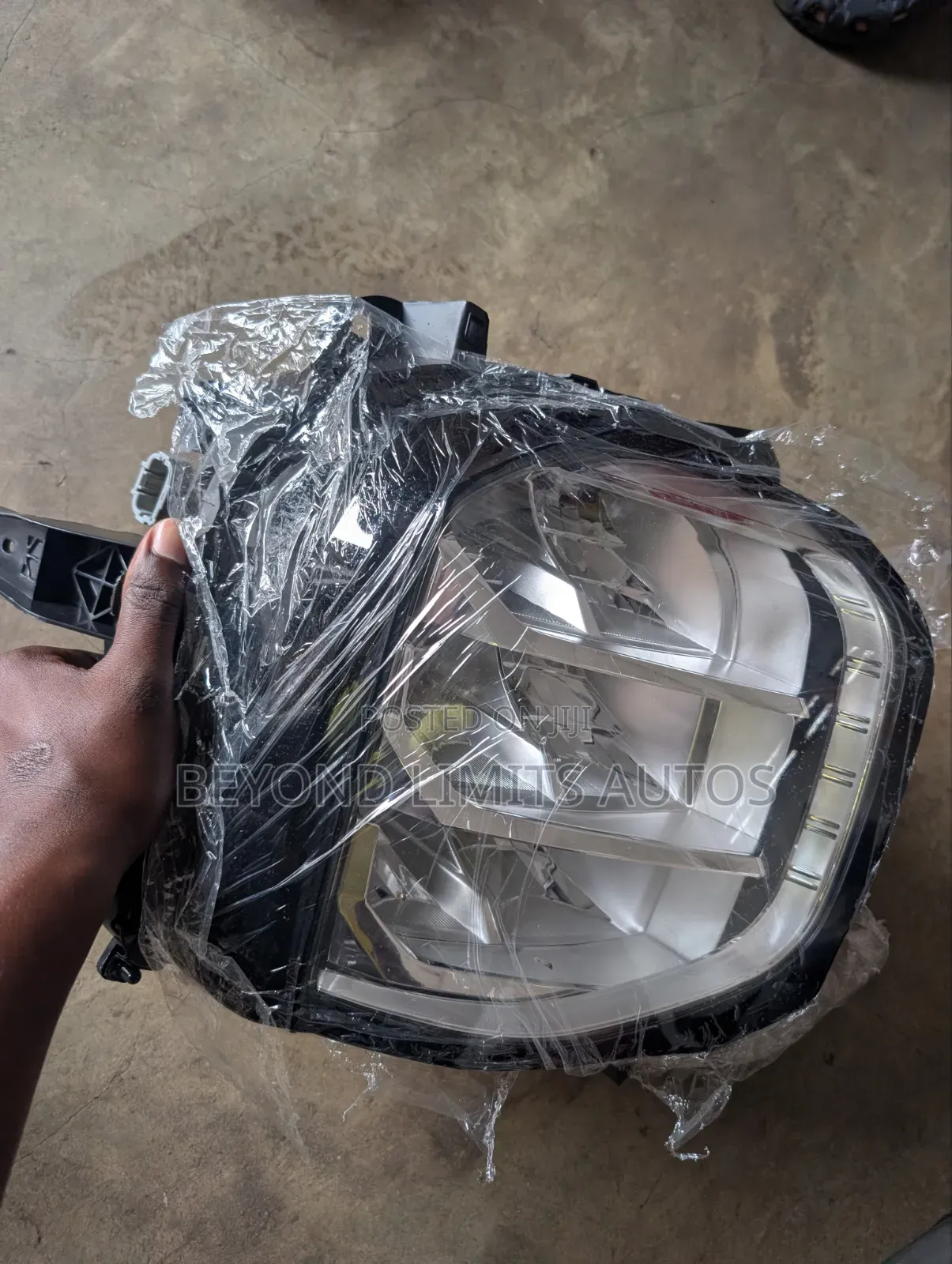 Mitsubishi Outlander 2022 - 2024 Front Light