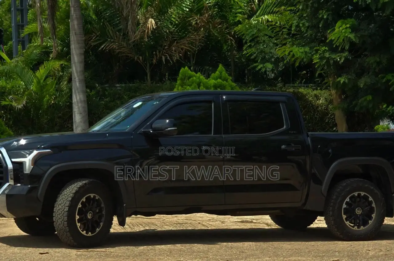 Toyota Tundra 2024 Black