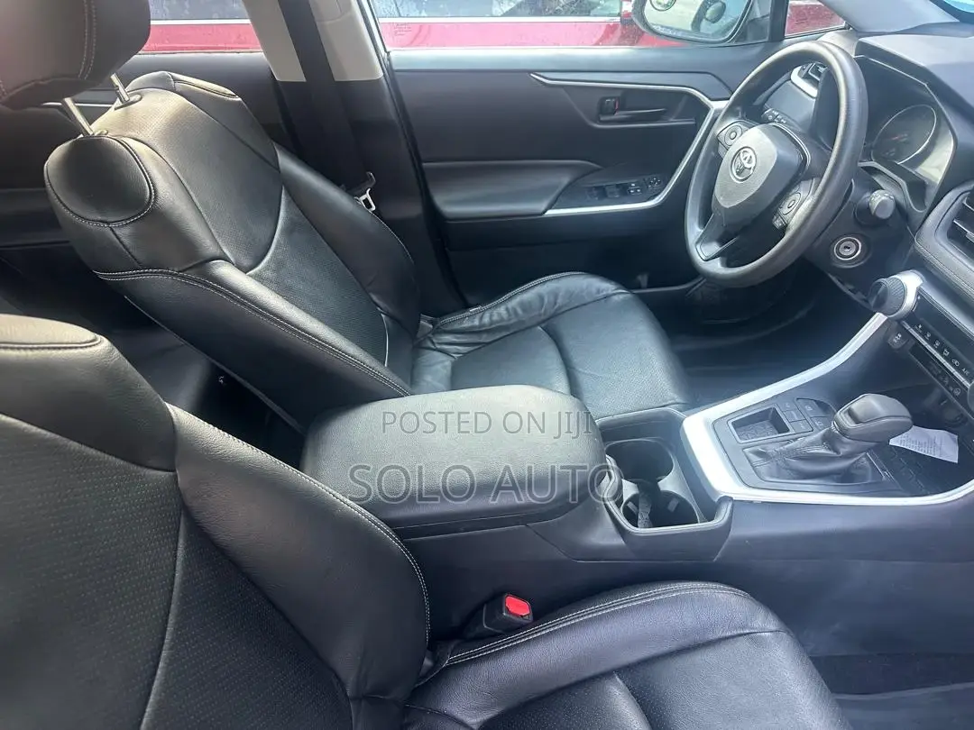 Toyota RAV4 2021 White