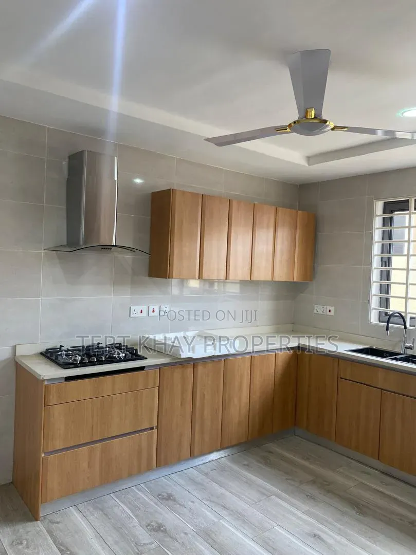 4bdrm House in Achimota, Mile 7 for sale