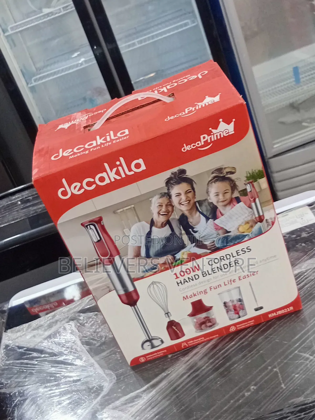  Make Smoothies Anywhere With the Decakila Cordless Hand Blender