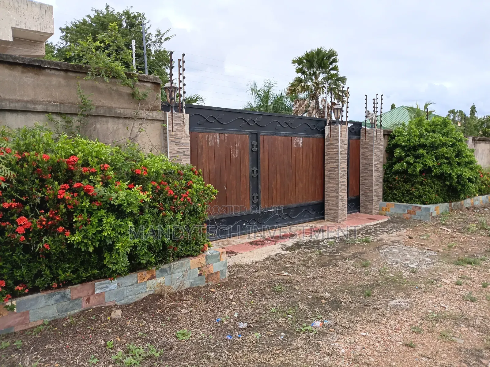 4bdrm Duplex in Community 25 for sale
