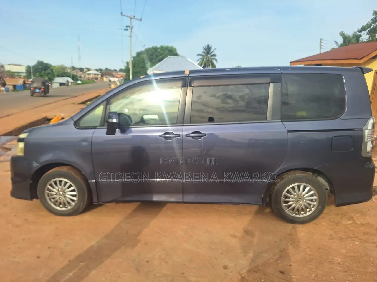Toyota Voxy 2010 Blue