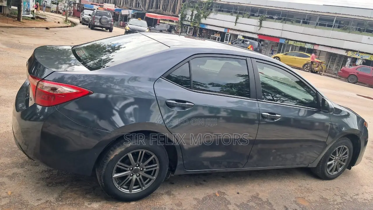 Toyota Corolla LE Eco (1.8L 4cyl 2A) 2018 Gray