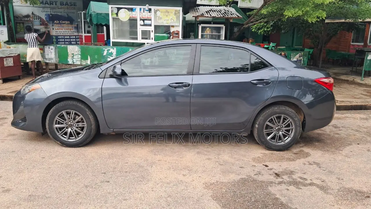 Toyota Corolla LE Eco (1.8L 4cyl 2A) 2018 Gray